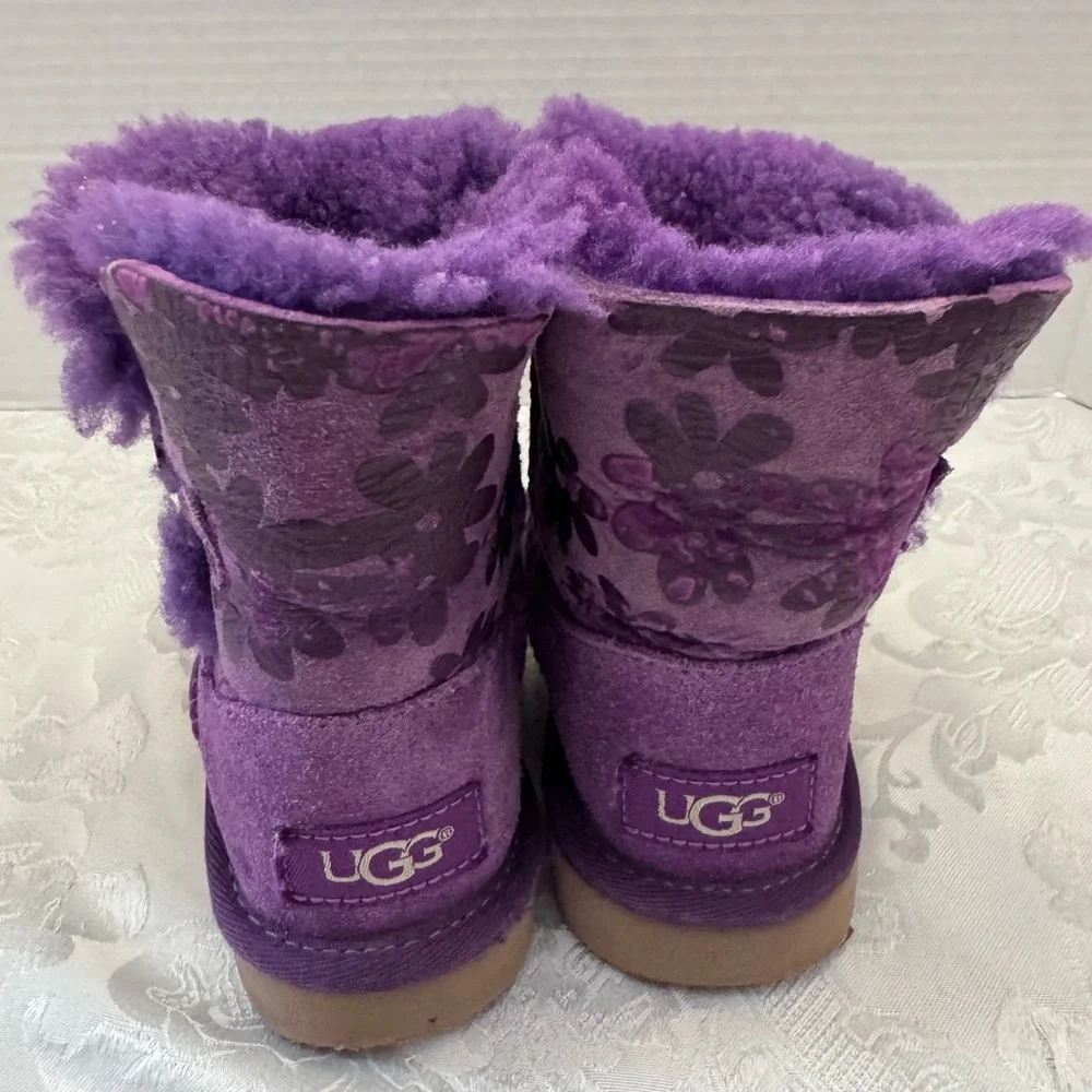 Ugg Bailey Button Boots‎ Purple Flower Kids Size 9 Cozy Comfort
